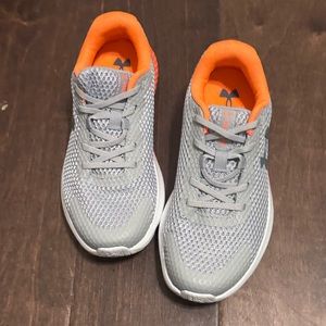 Under Armour Unisex-Child Rogue 3 Alternate Closure Running Shoe Size 2